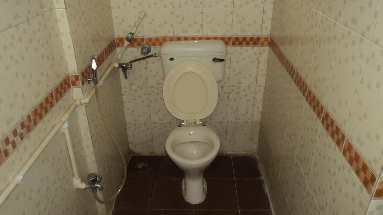 Girija Payyade Hotel Kalyān Exteriör bild