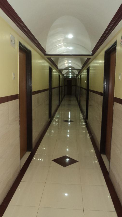 Girija Payyade Hotel Kalyān Exteriör bild