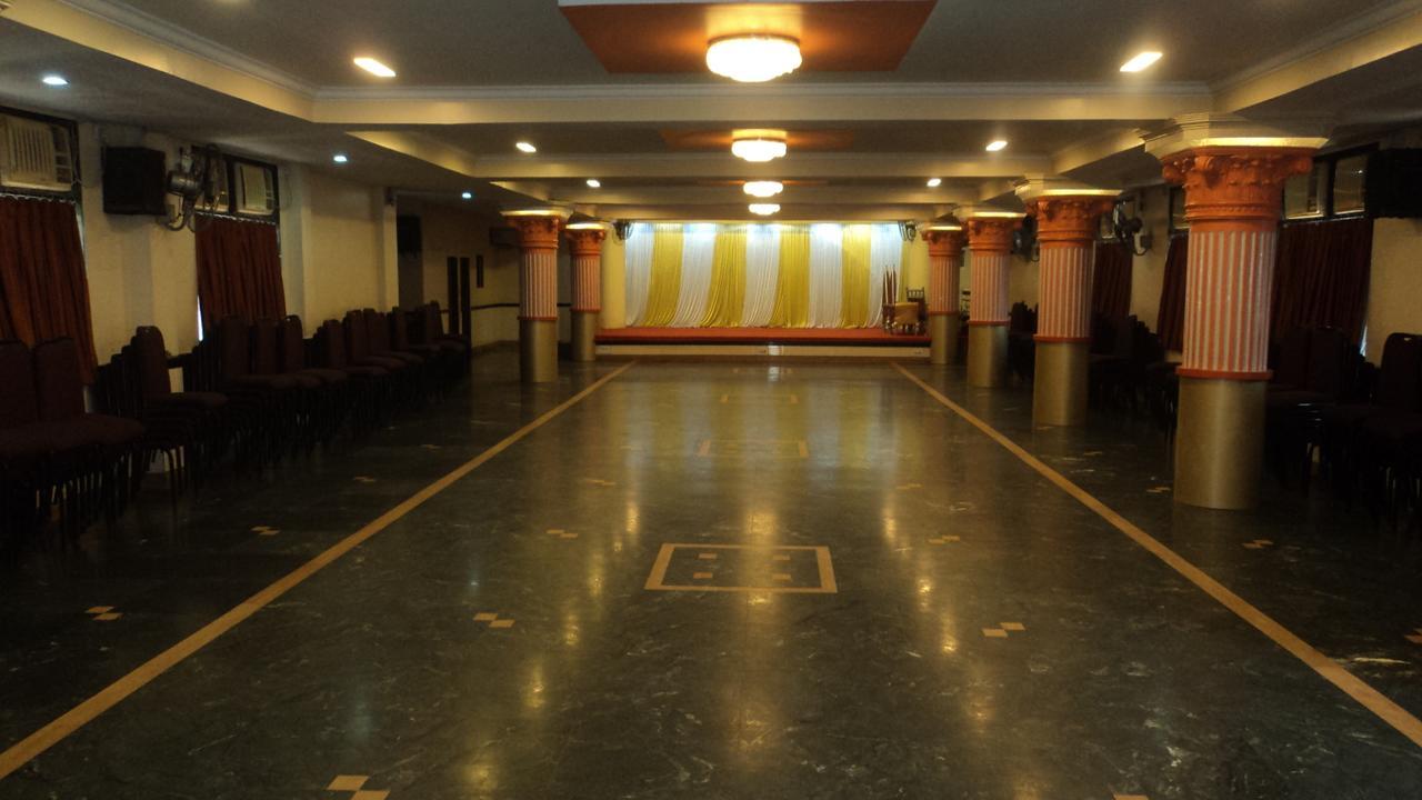 Girija Payyade Hotel Kalyān Exteriör bild