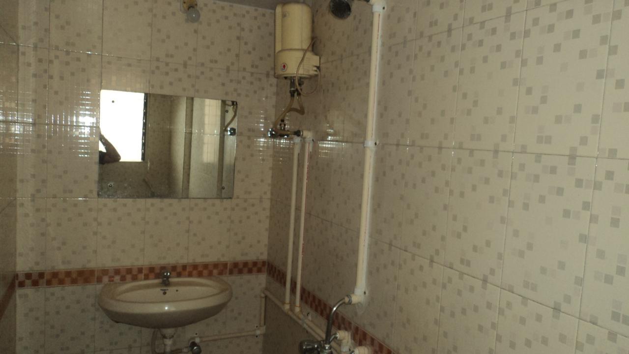 Girija Payyade Hotel Kalyān Exteriör bild
